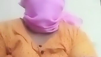 Increíble Juego En Solitario De Una Mujer India Madura Con Sus Grandes Tetas Y Su Dulce Coño