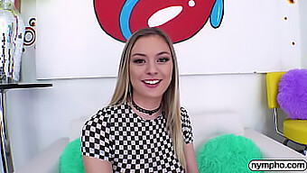 Intenzívna Sexuálna Energia Amber Moore V Akcii