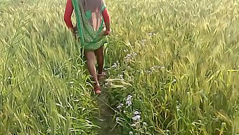 Une Bhabhi Indienne Du Village Se Fait Baiser En Plein Air