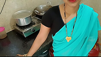 ¡esposa Infiel Tiene Un Romance Apasionado Con Su Hermanastro En La Cocina India!