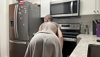 Young 18-Year-Old'S Big Booty Gets A Close Up In The Kitchen