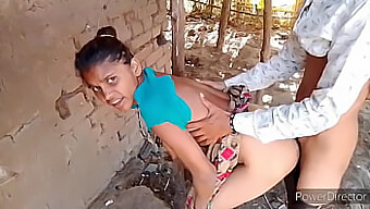 Beleza Desi Tem Seu Sexo Anal Penetrado Por Trás